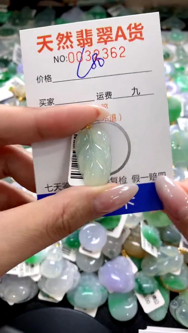 颈饰18K金镶嵌翡翠1111111111111111