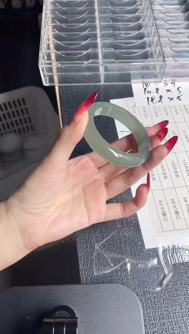 未镶嵌手镯石英质玉190-53