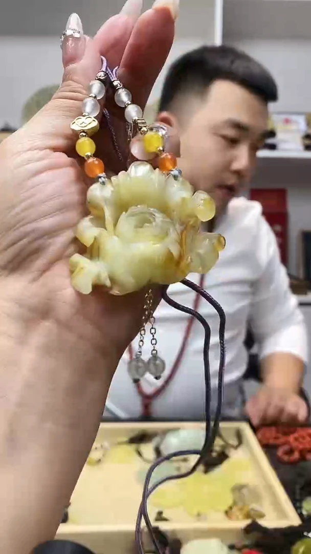 未镶嵌岫玉吊坠