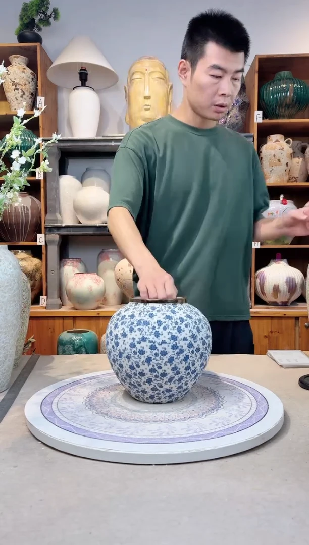 瓶陶瓷花瓶    白底小兰花  小号 正品