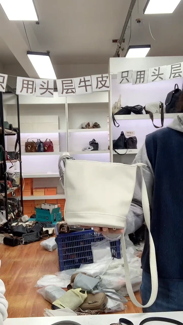 头层牛皮清货真皮 新水桶白