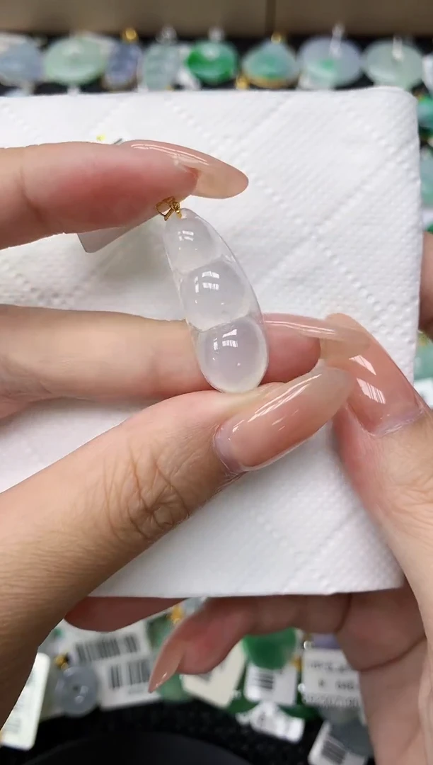 颈饰18K金镶嵌翡翠11111111111