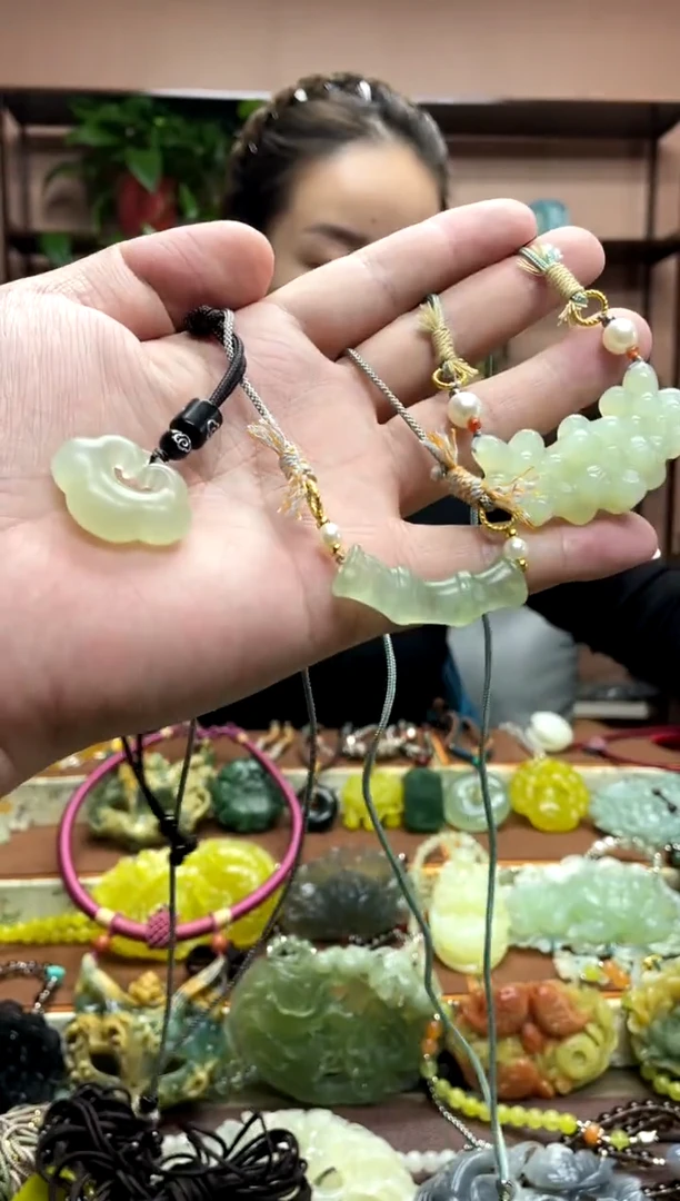 未镶嵌岫玉吊坠·