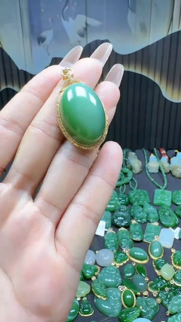 【闪购商品】和田玉挂件18K金镶嵌1