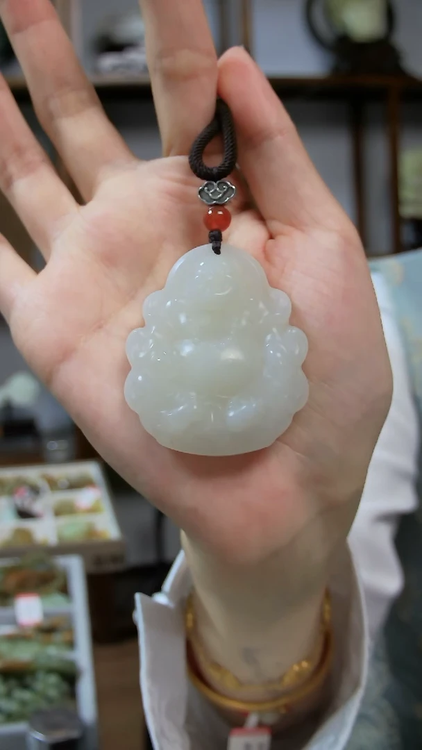 颈饰未镶嵌和田玉佛公