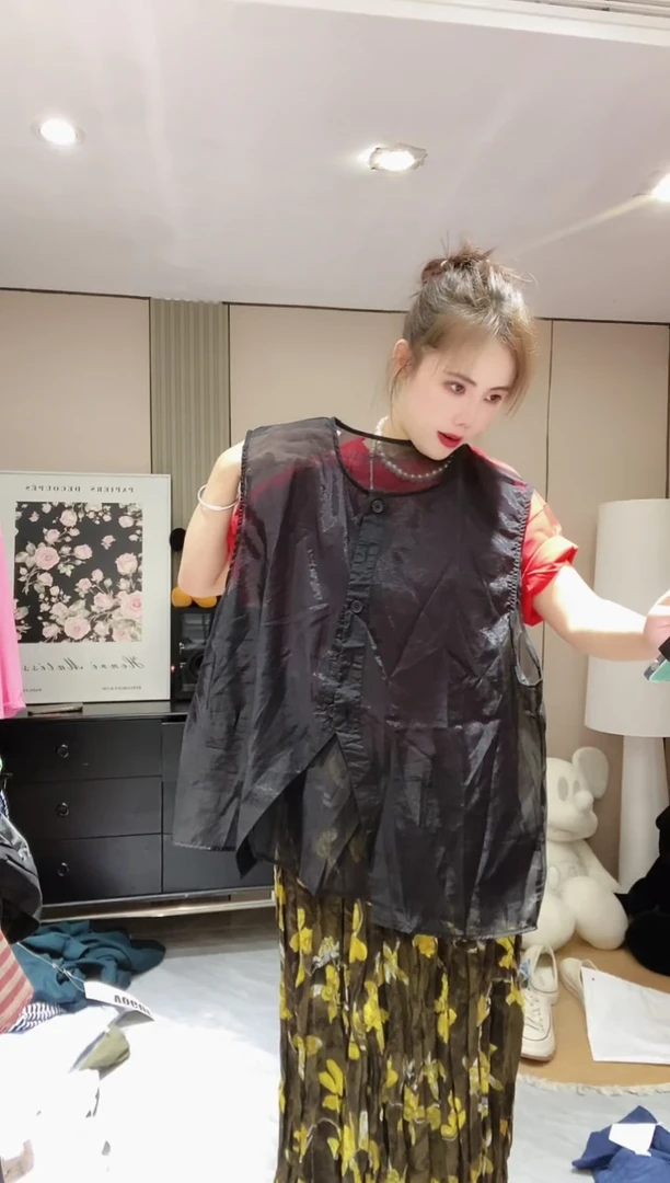 黑色欧根纱马甲