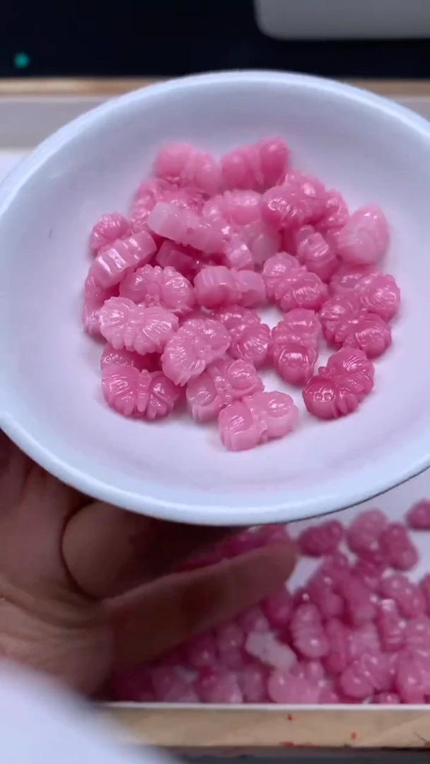 未镶嵌散珠拼合珍珠（马贝珠）E940紫女皇贝 蝴蝶13*8*5mm6个5.8元