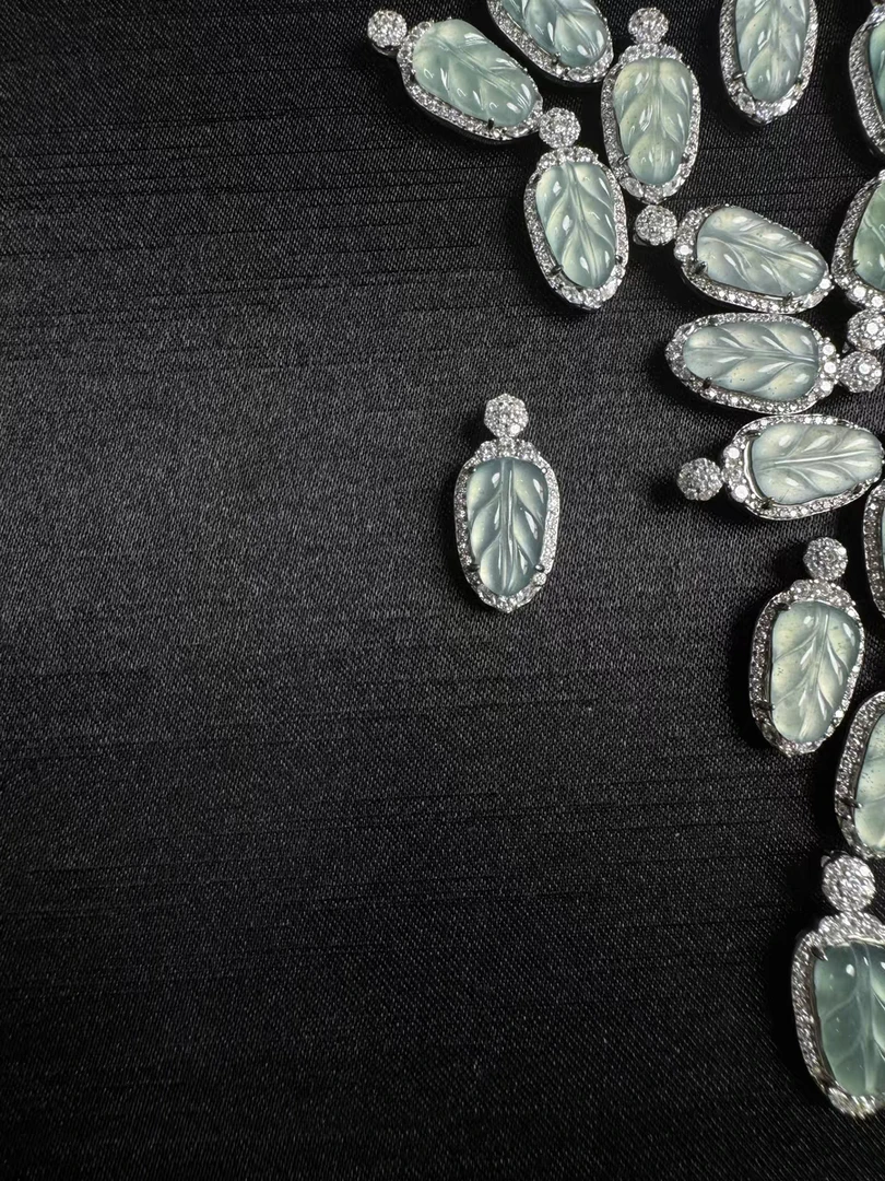 A1000天然A货翡翠叶子吊坠