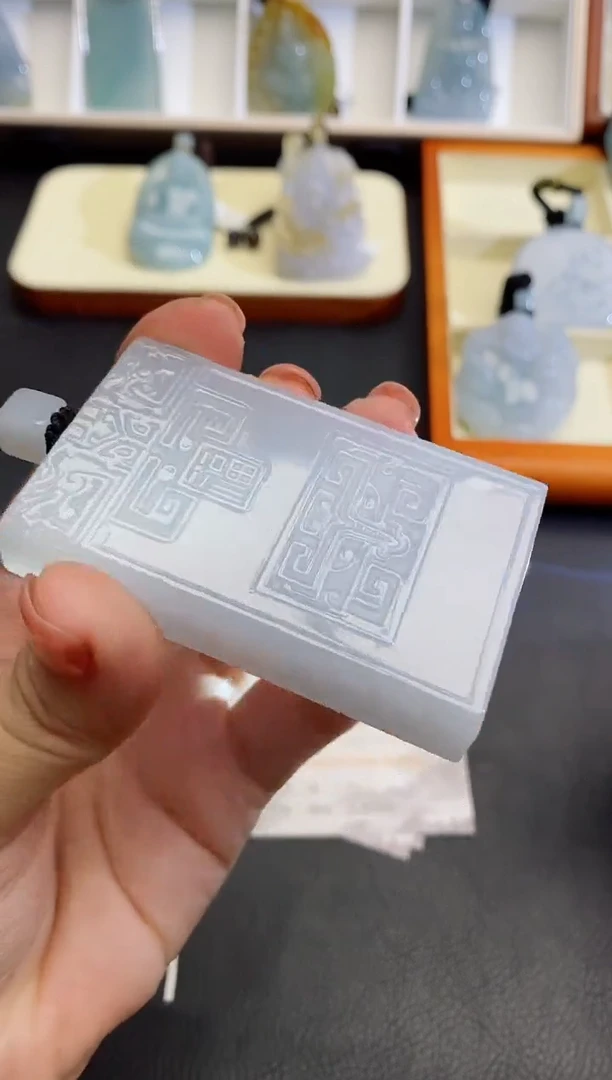 翡翠未镶嵌颈饰缅甸天然翡翠