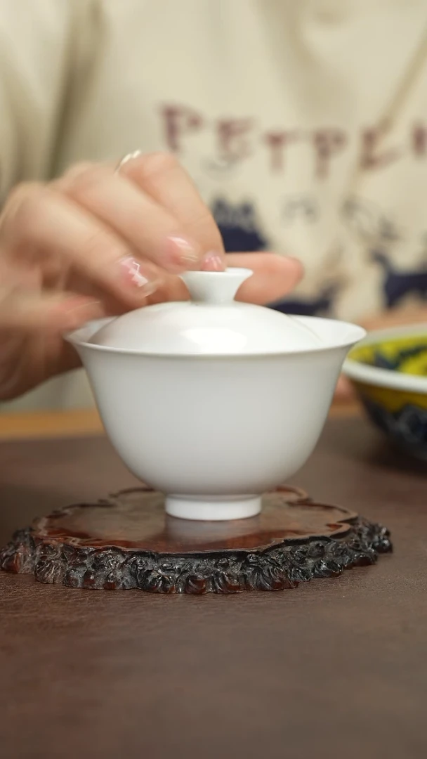 七七白胎元宝盖碗