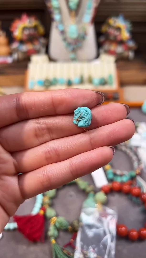 未镶嵌绿松石配饰马首