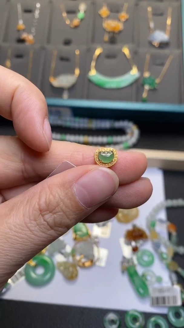 颈饰18K金镶嵌翡翠净货36961