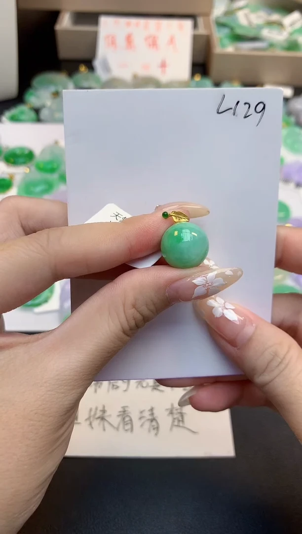 颈饰18K金镶嵌翡翠天然缅甸a货翡翠