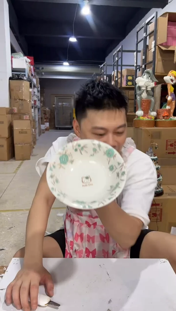 瓷片青色花边kt猫碗