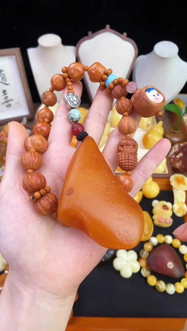 琥珀未镶嵌珠宝奇石白***床柒月