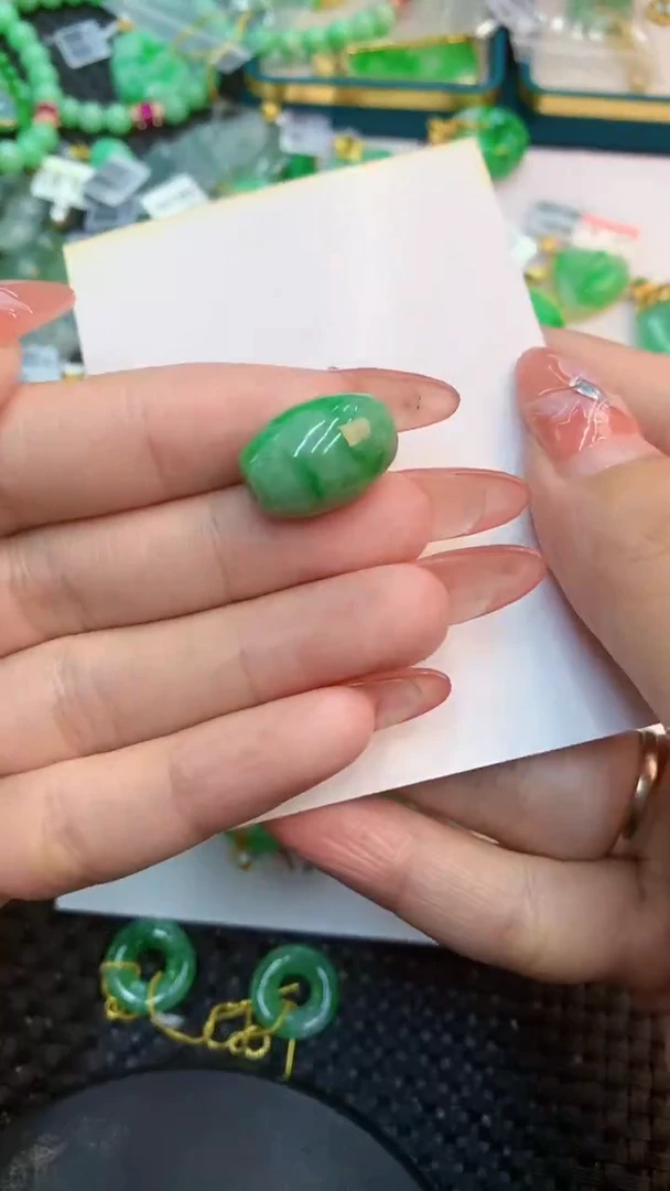 颈饰未镶嵌翡翠1