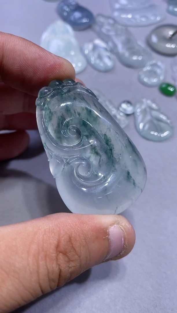 吊坠(不含链)未镶嵌翡翠如意23800   50.8  32.4  5.5