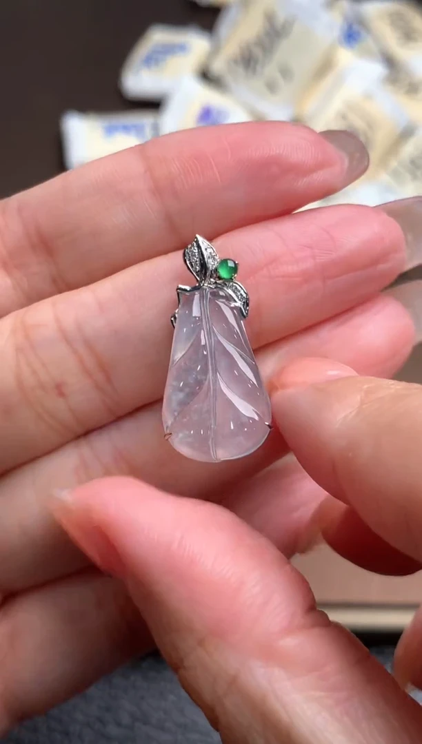 18K金镶嵌挂件翡翠一