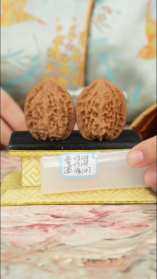 【闪购商品】文玩核桃把件龙纹官帽有修