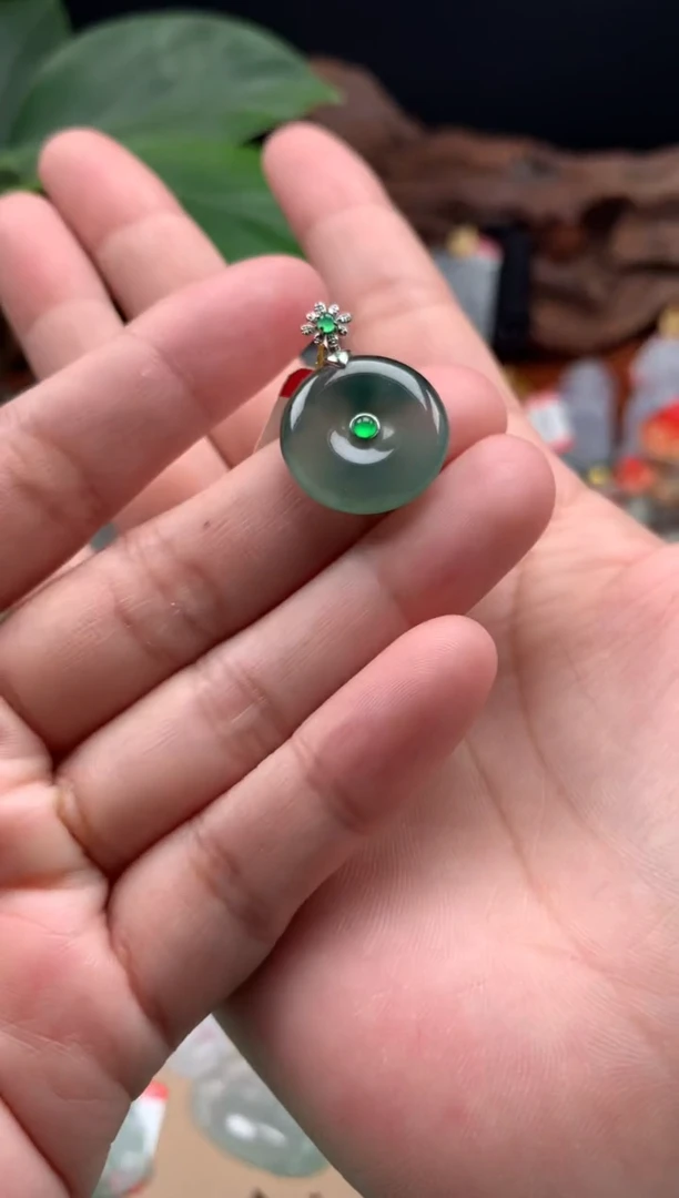 【闪购商品】翡翠颈饰18K金镶嵌平安扣