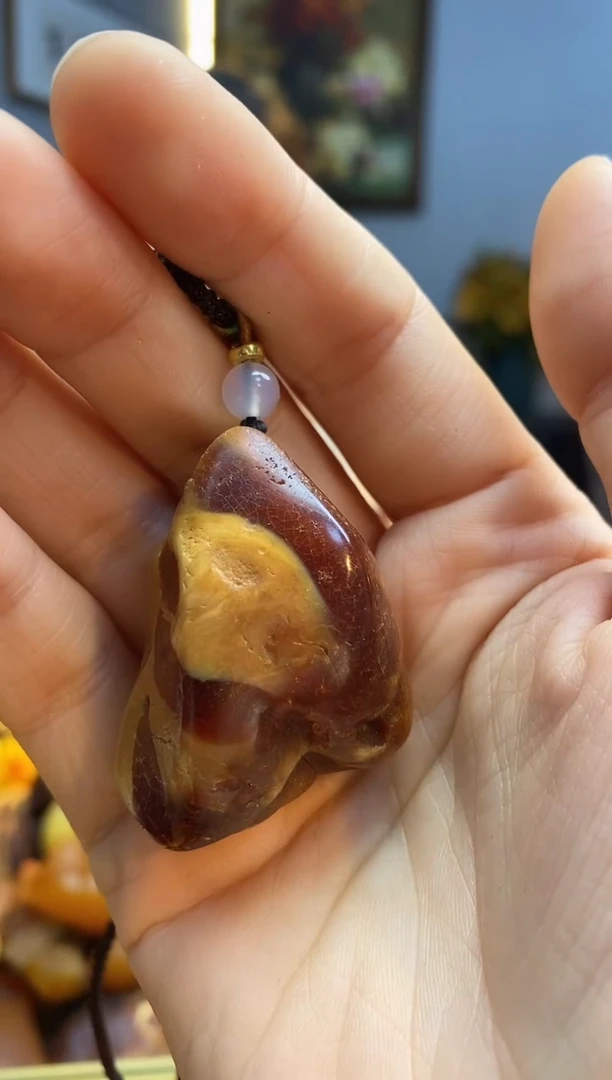 未镶嵌颈饰琥珀吊坠