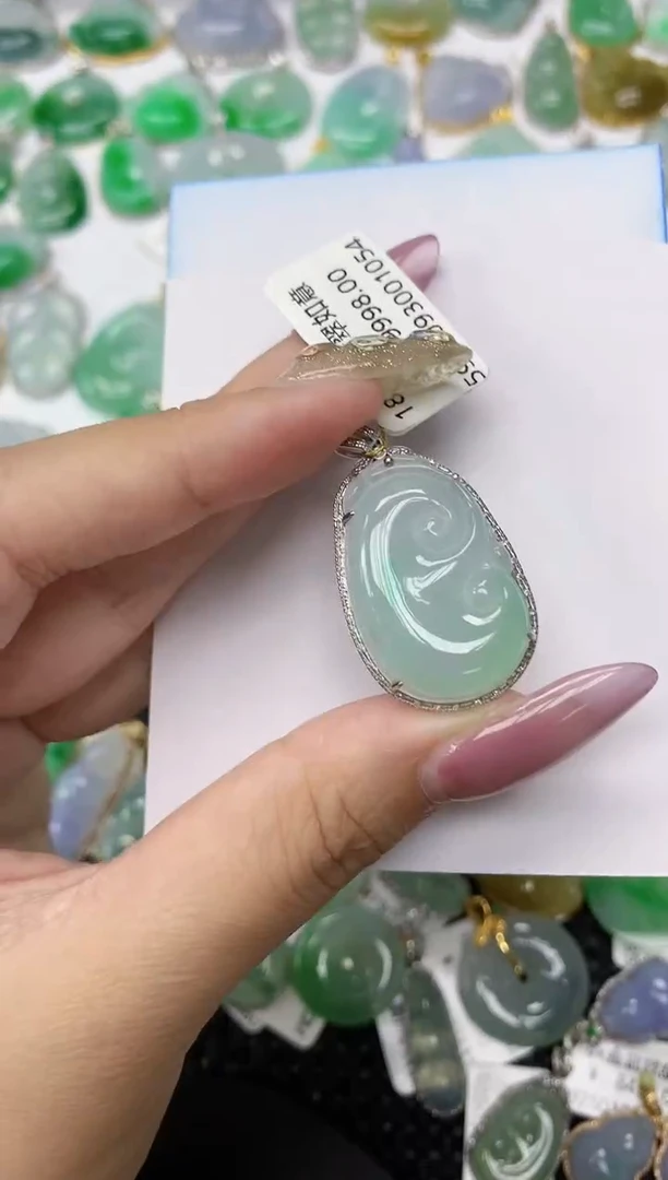 翡翠18K金镶嵌颈饰1111111111