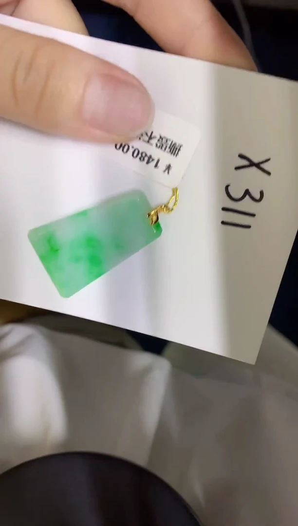 颈饰18K金镶嵌翡翠缅甸天然翡翠A货