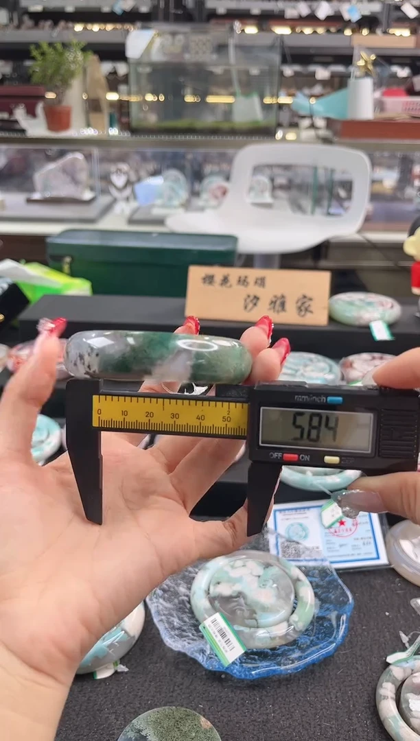 未镶嵌手镯石英质玉六*六圈口（赠品镯心）