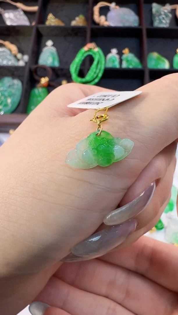 颈饰18K金镶嵌翡翠缅甸A货翡翠