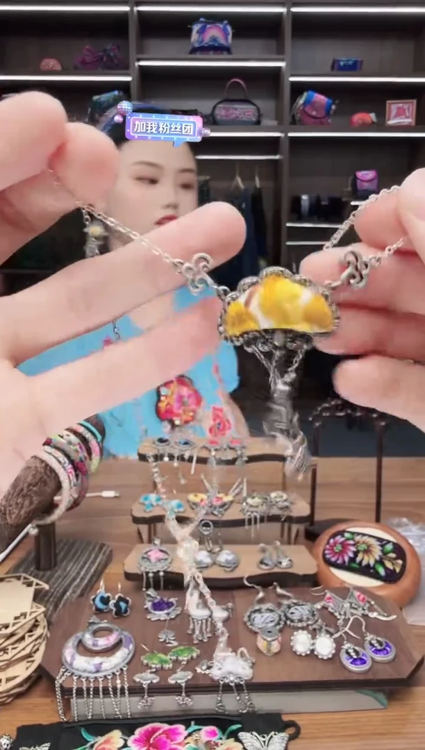 织绣96蒙阿苏苗绣传承店