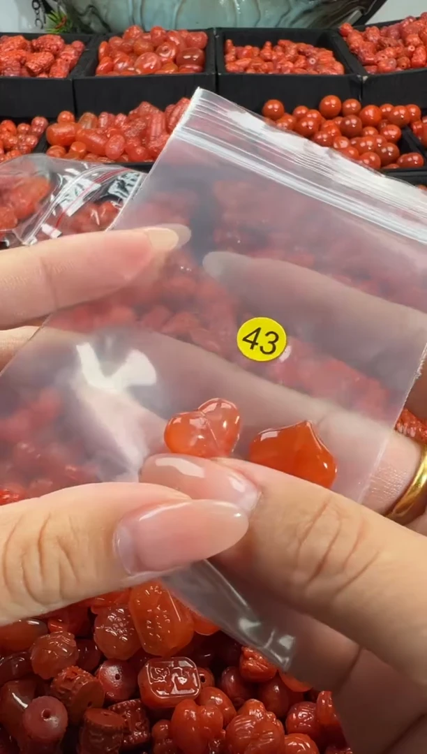 颈饰未镶嵌南红玛瑙1