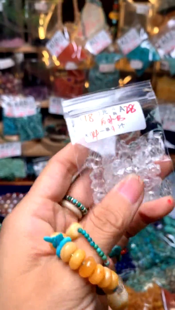 未镶嵌琥珀珠宝奇石A28