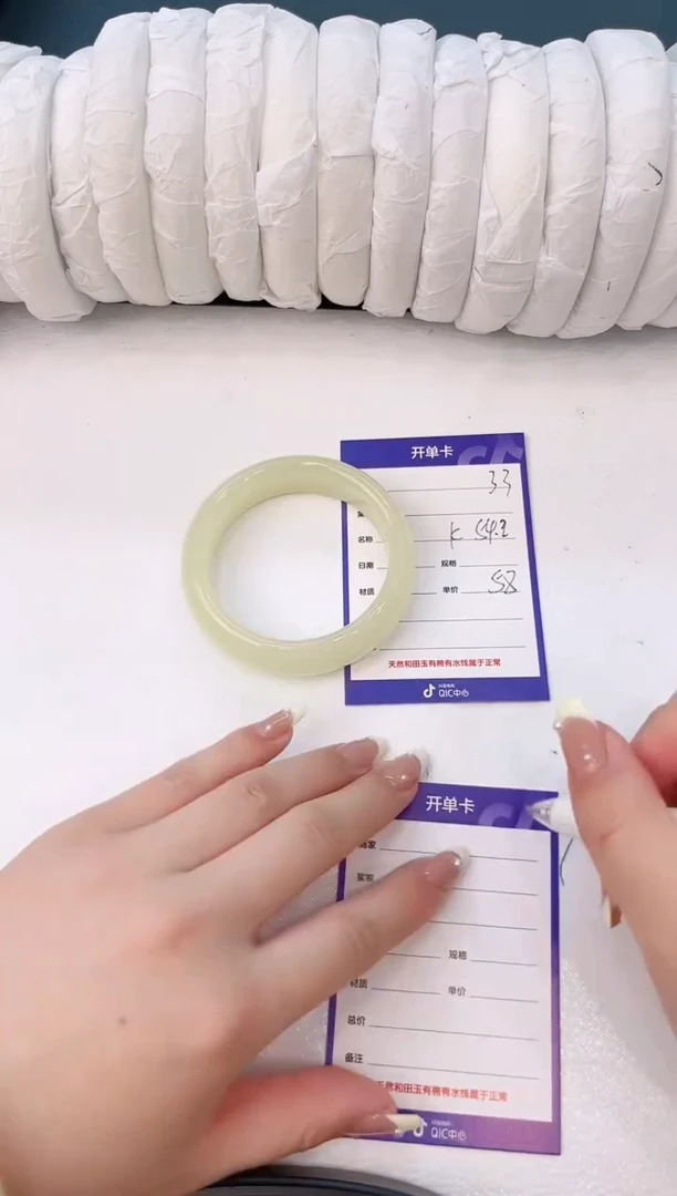 未镶嵌手镯石英质玉H33