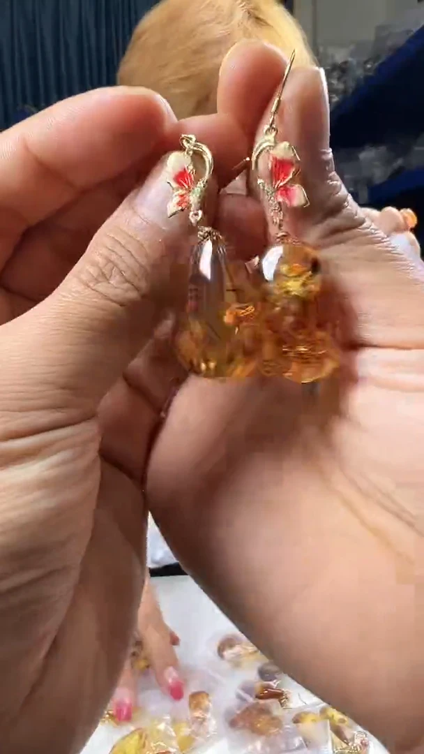 【闪购商品】琥珀耳饰银S925镶嵌花珀水滴耳饰