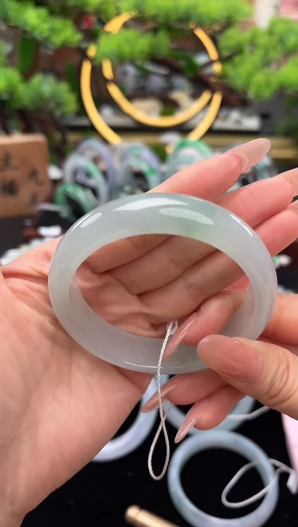 未镶嵌手镯翡翠手镯