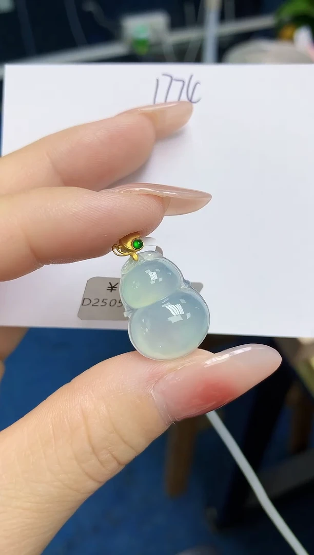 翡翠18K金镶嵌颈饰 天然缅甸翡翠A货
