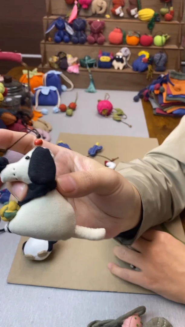 布艺小狗挂件 （白尾巴）