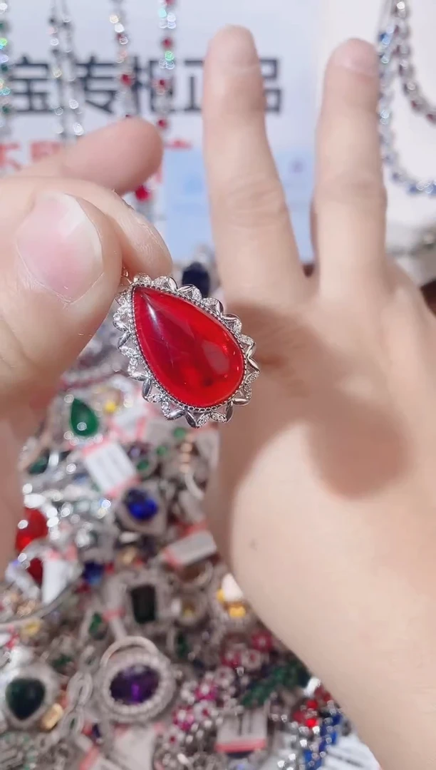 颈饰未镶嵌红宝石