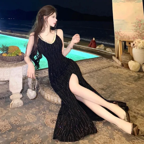 名媛生日高级感party礼服高端轻奢小众赫本风黑色v领吊带连衣裙女