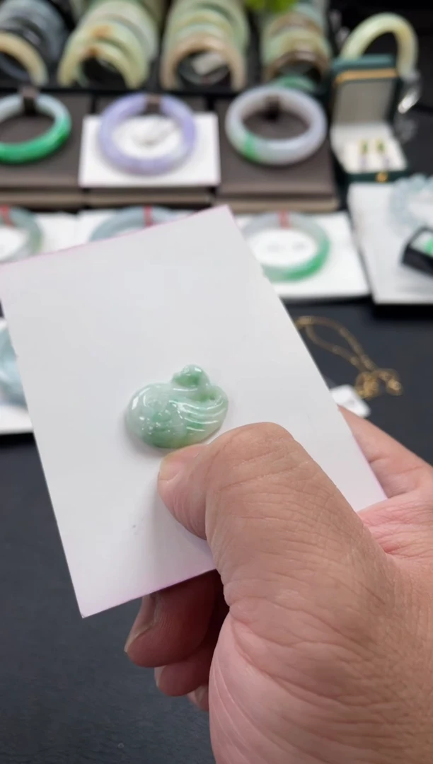【闪购商品】翡翠手镯未镶嵌有纹裂