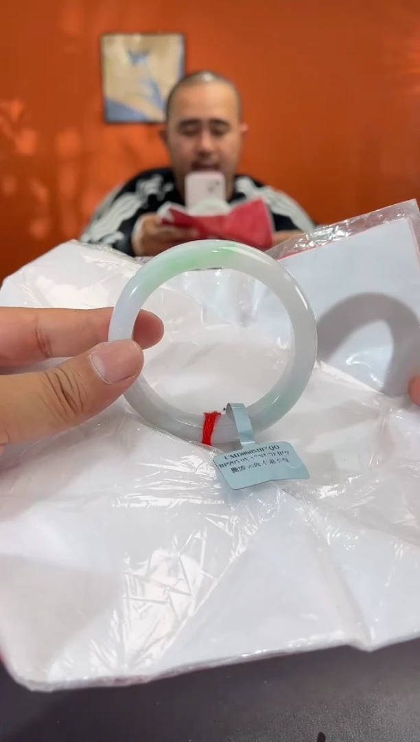 未镶嵌手镯翡翠1         圈口57