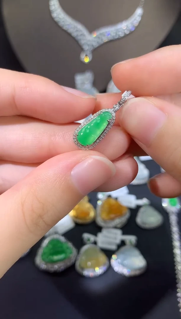翡翠18K金镶嵌吊坠(不含链)吊坠