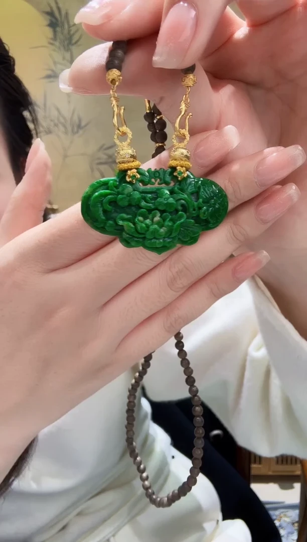 颈饰未镶嵌翡翠吊坠