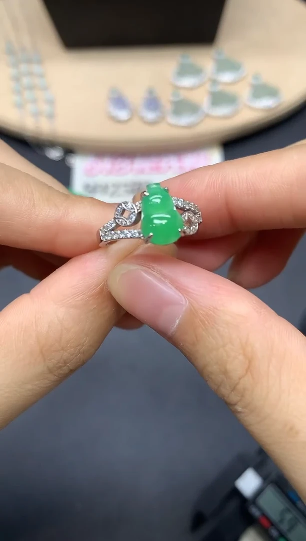 翡翠戒指银S925镶嵌葫芦【无服务费】