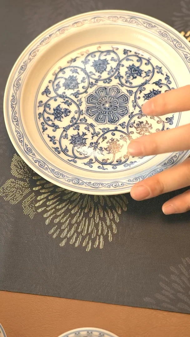 中式仿明青花双勾缠枝莲壶承