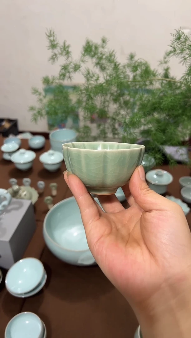 微微瑕福利，仿古原矿青绿釉花口主人杯