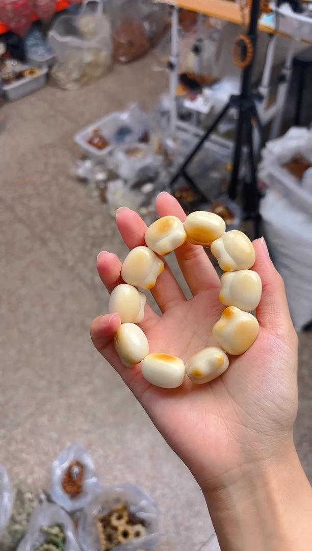 吊坠菩提根/象牙果米菲兔单圈