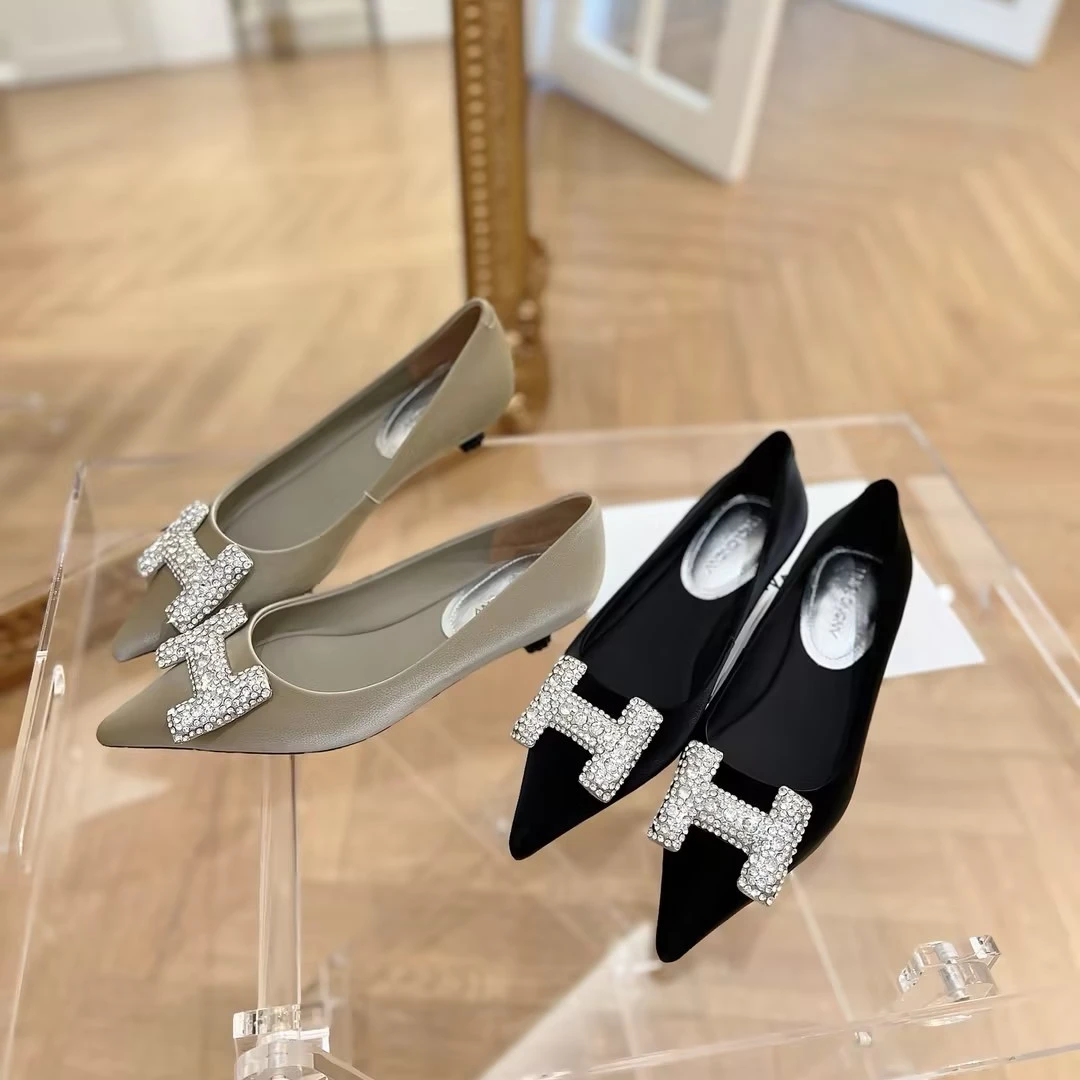 阿芙莎广系联名款17607新款时尚法式水钻H扣尖头低跟单鞋
