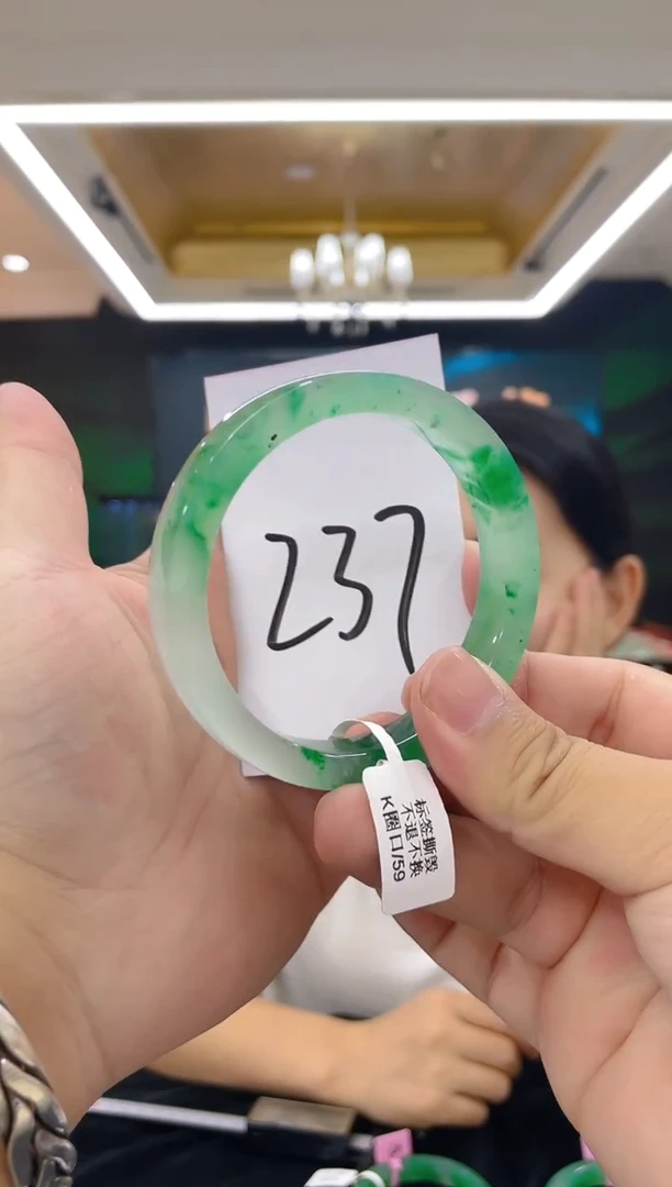 石英质玉（非洲翠）手镯未镶嵌天然冰飘花