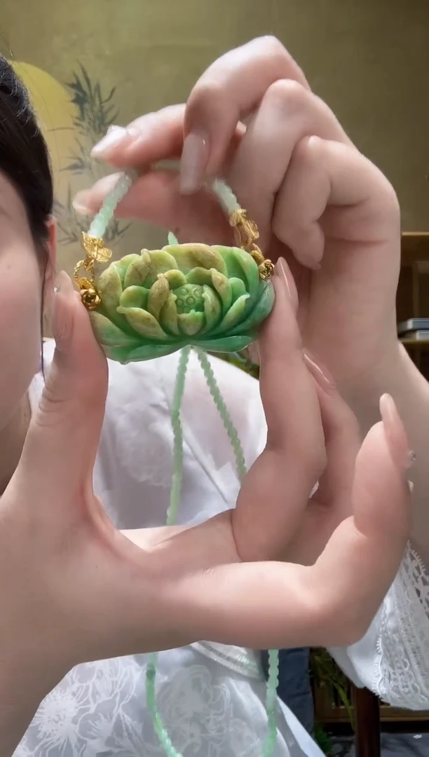 翡翠未镶嵌颈饰吊坠